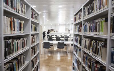 Los vecinos hacen suya la nueva Biblioteca de Dénia en una multitudinaria jornada inaugural