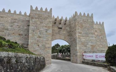 Parador de Baiona. Avance de los trabajos en la restauración de la muralla y de laermita